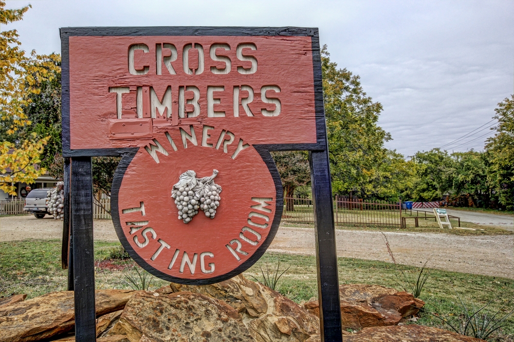 cross-timber-winery-welcome-sign.jpg